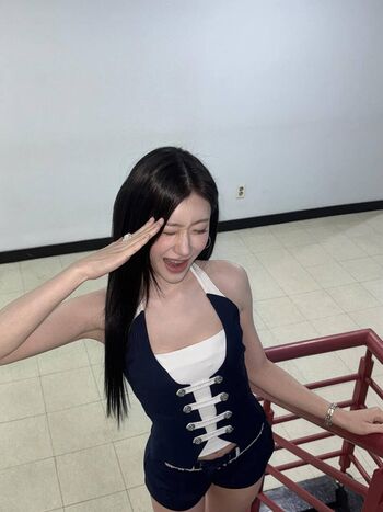 Chaeryeong page 2 image