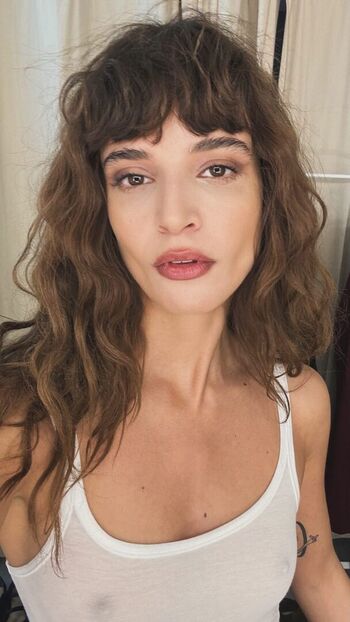 Charis axilithioti image