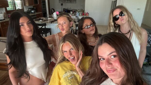 Charli d amelio page 3 image