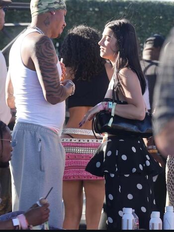 Charli d amelio image