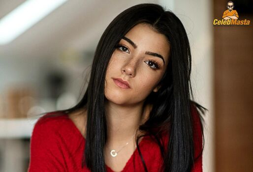 Charli damelio image