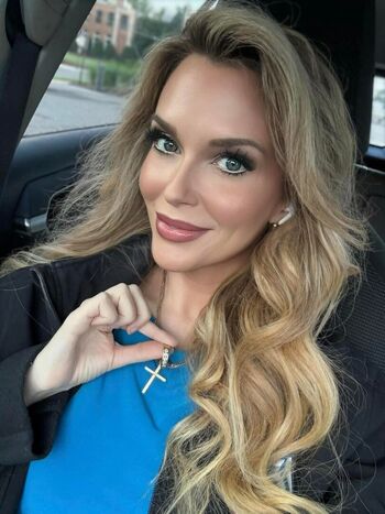 Chelsea chandler image
