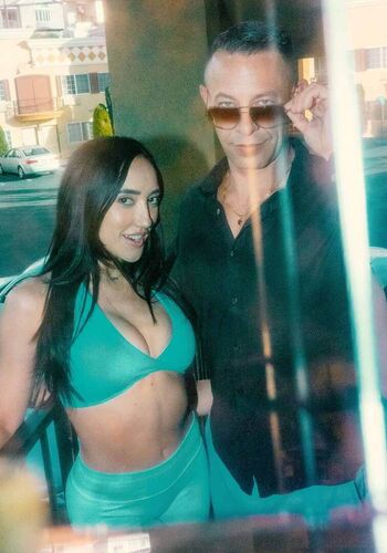 Chloe amour page 2 image
