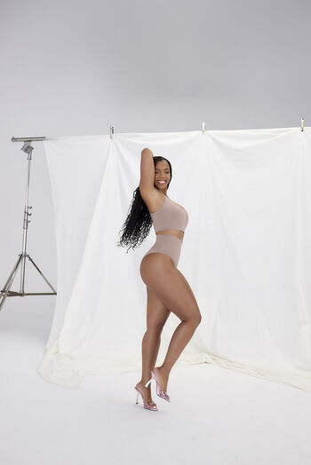 Chloe baile image