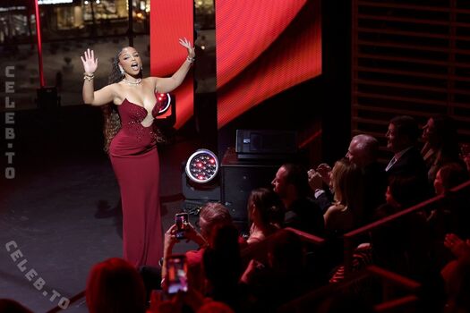 Chloe bailey page 4 image