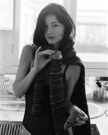 Chloe bechini image