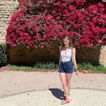 Chloe brooks 1 image