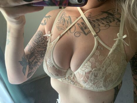 Chloe mackenzie image