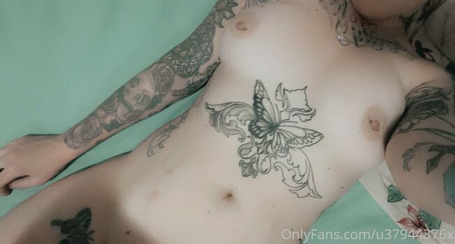 Chloe mackenzie image