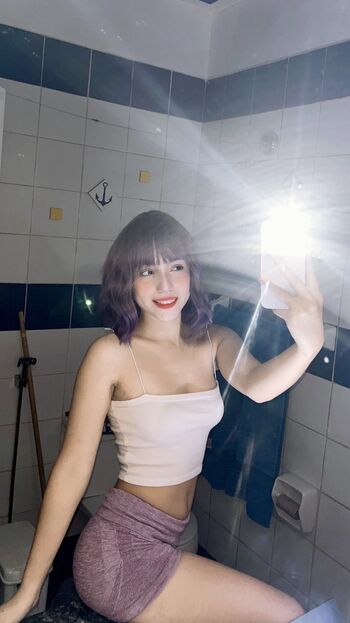 Chloe valentina image