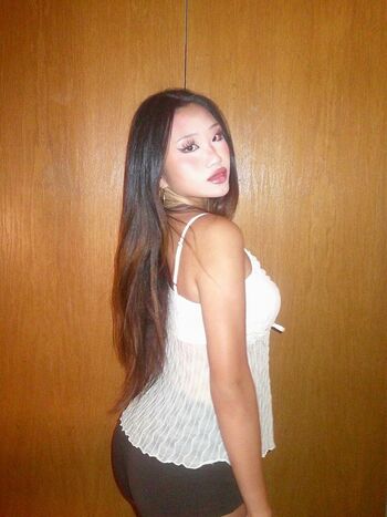 Chloewaang image