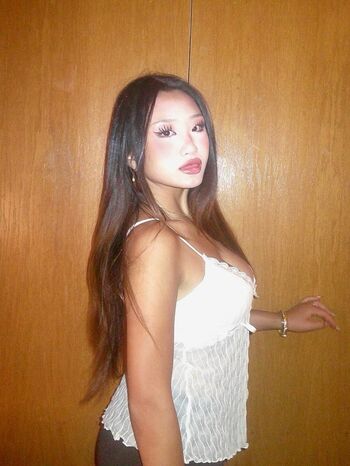 Chloewaang image