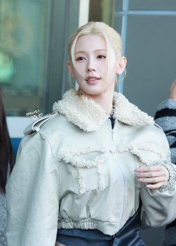 Cho Mi-yeon (Miyeon) - i-dle [(G)I-dle]