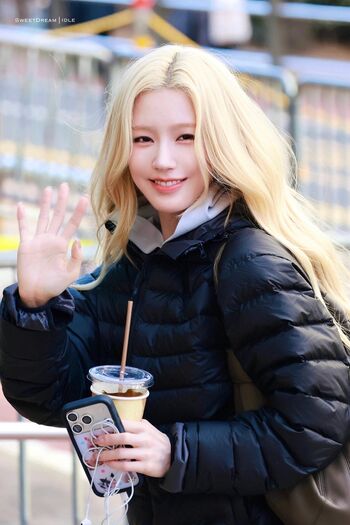 Cho mi yeon miyeon i dle g i dle page 2 image