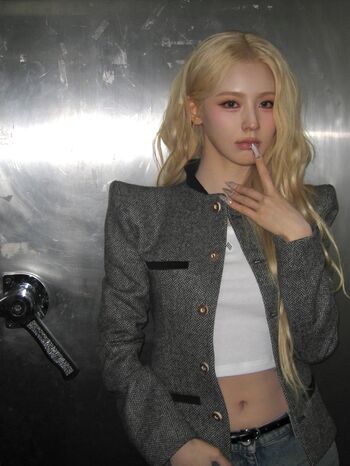 Cho mi yeon miyeon i dle g i dle page 2 image