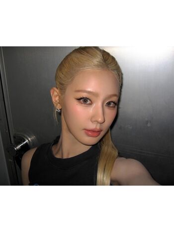 Cho Mi-yeon (Miyeon) - i-dle [(G)I-dle]