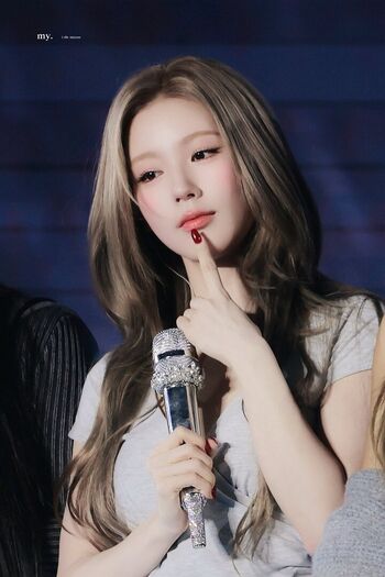 Cho mi yeon miyeon i dle g i dle image