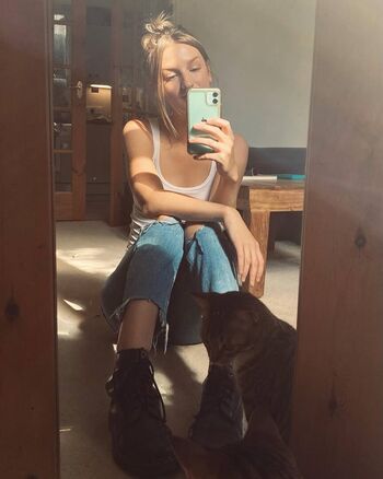 Chrissie huntley image