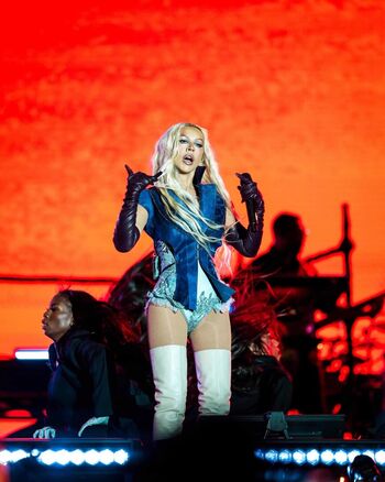 Christina aguilera 1 image