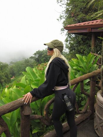 Christina aguilera 1 image