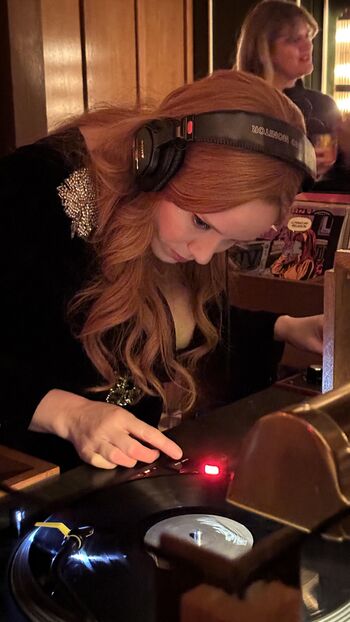 Christina hendricks image