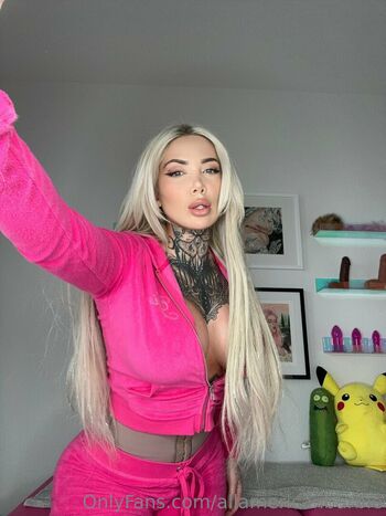 Christina savoyy image
