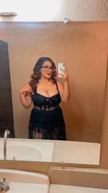 Cinthia de leon image