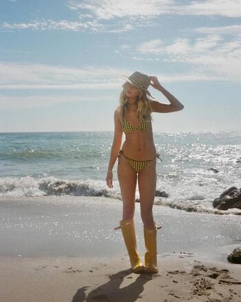 Claire rosinkranz image