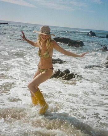 Claire rosinkranz image