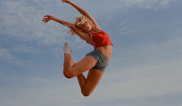 Claire rosinkranz image