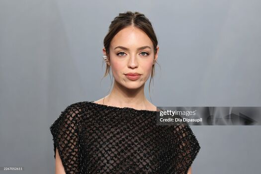 Claudia sulewski image