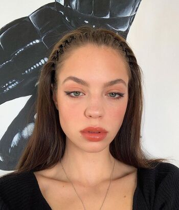 Claudia sulewski image