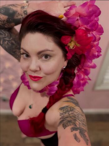 Corinne leigh image