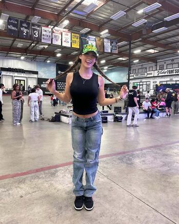 Cortney Gibson / Cortneycgibson