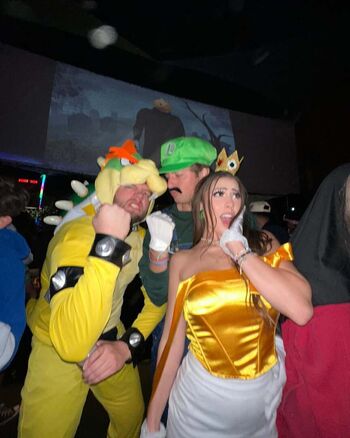 Cortney Gibson / Cortneycgibson