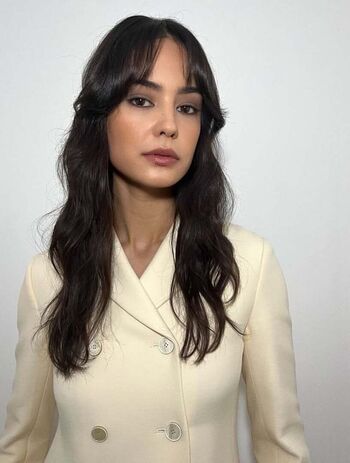 Courtney eaton image