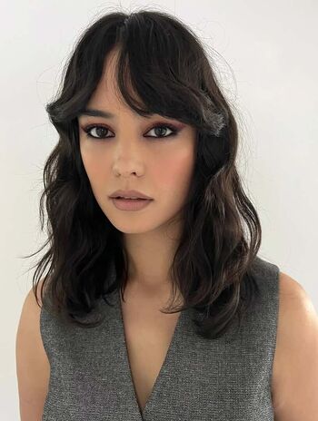 Courtney eaton image