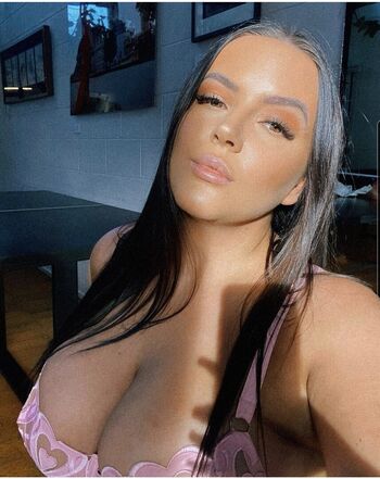 Courtney maloney image
