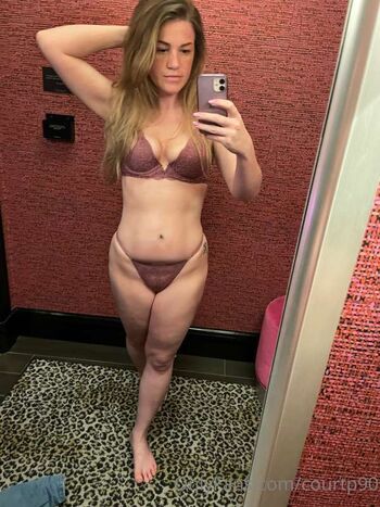 Courtney pose image