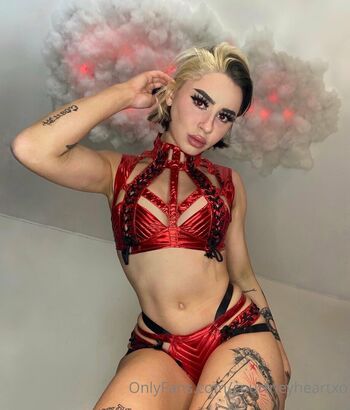 Courtneyheartxo image