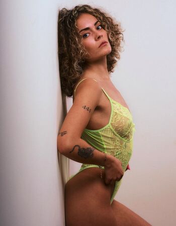 Curlyhairqueeen image