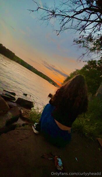 curlyyheadd