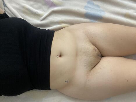 Curvygothguurl image