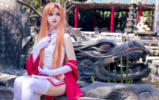 Cute foxy feet image