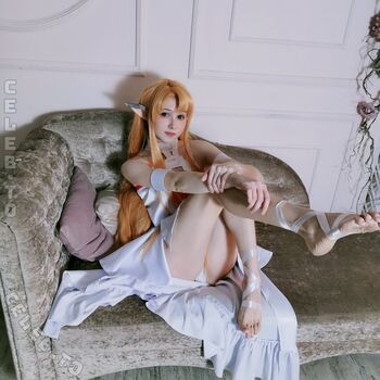 Cute foxy feet image