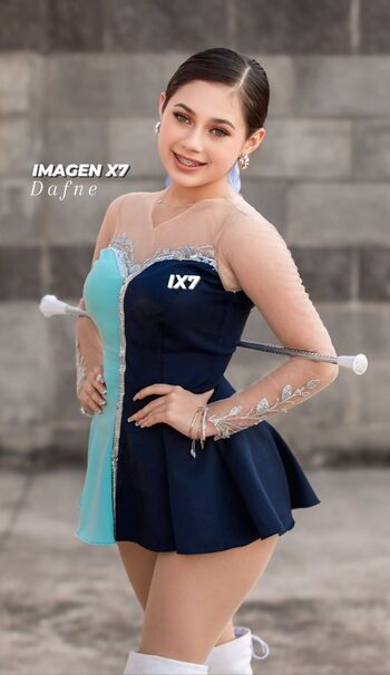 Dafnealvaradooficial page 2 image