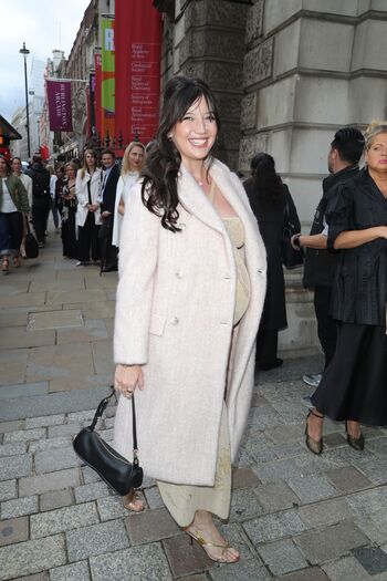 Daisy lowe image