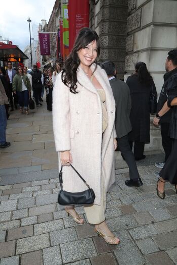 Daisy lowe image