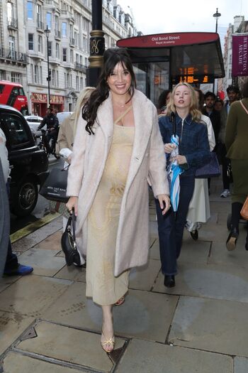 Daisy lowe image