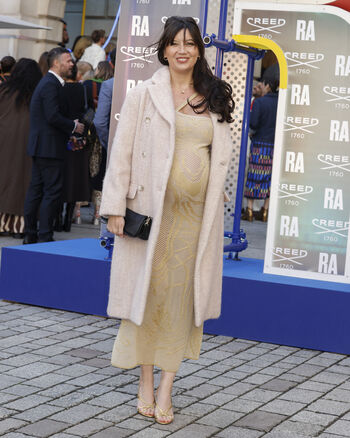 Daisy lowe image